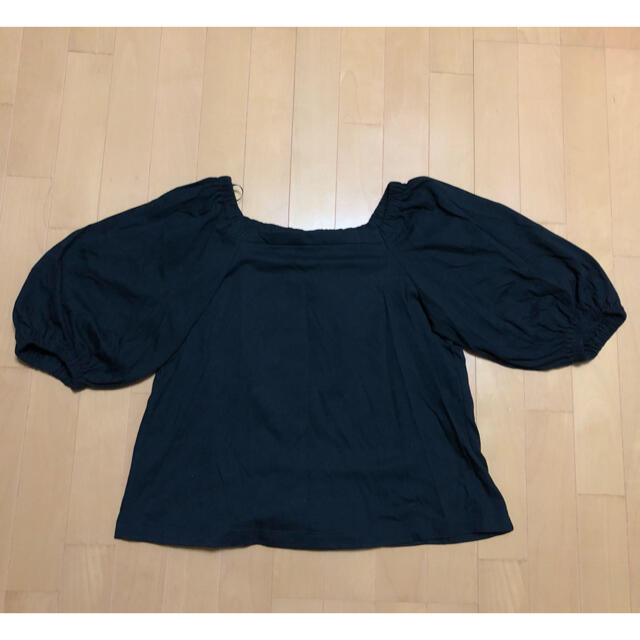 UNIQLO(ユニクロ)のユニクロ オフショルダー ブラック T シャツ 2way レディースのトップス(Tシャツ(半袖/袖なし))の商品写真