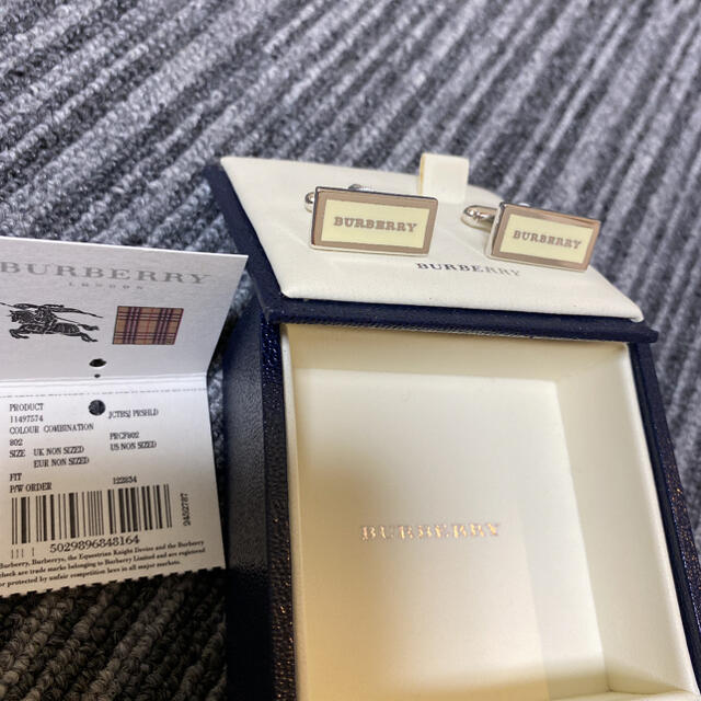 BURBERRY(バーバリー)の正規品 バーバリー カフス カフリンクス  箱 タグ付き メンズのファッション小物(カフリンクス)の商品写真