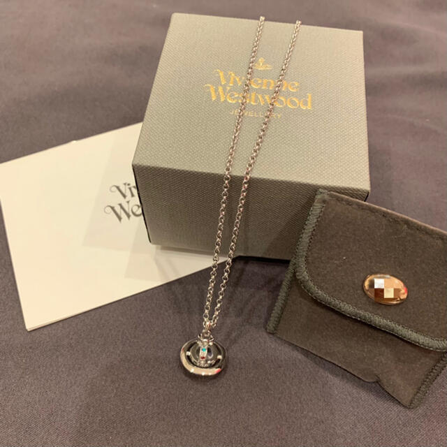 Vivienne Westwood(ヴィヴィアンウエストウッド)のヴィヴィアン・ウエストウッド プチオーブペンダント レディースのアクセサリー(ネックレス)の商品写真