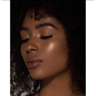 Kylie cosmetics ハイライト(アイシャドウ)