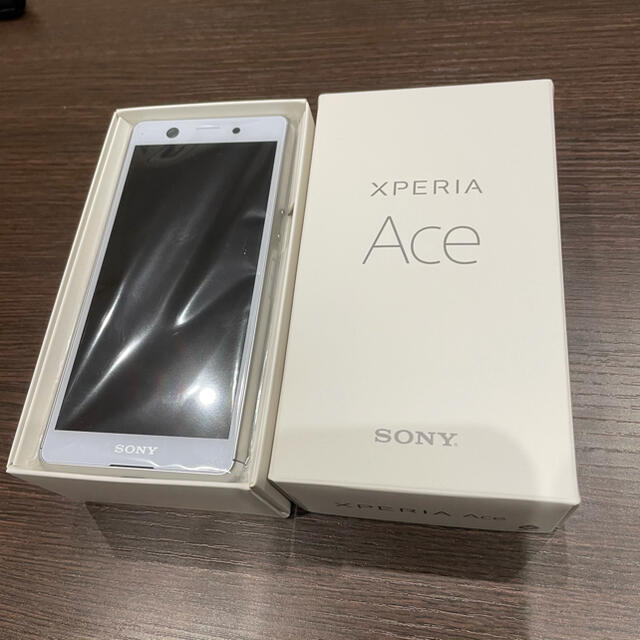 Xperia(エクスペリア)のXperia ace エクスペリアエース　ホワイト スマホ/家電/カメラのスマートフォン/携帯電話(スマートフォン本体)の商品写真