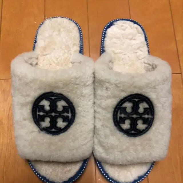 Tory Burch(トリーバーチ)の美品　トリーバーチ　ファーサンダル レディースの靴/シューズ(サンダル)の商品写真