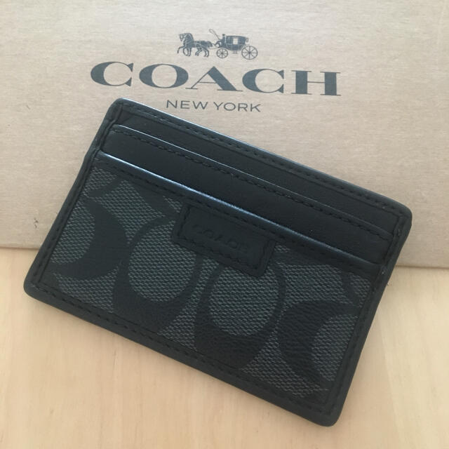 COACH(コーチ)の新品未使用 COACH コーチ 名刺入れ カード入れ シグネチャー チャコール メンズのファッション小物(名刺入れ/定期入れ)の商品写真