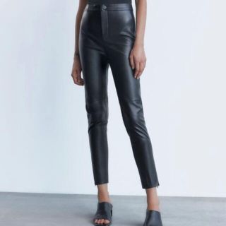 ZARA(ライン ・ スキニーパンツ)のフリマアイテム一覧 ZARA(ライン ・ スキニーパンツ)のフリマアイテム一覧