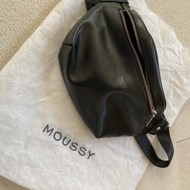 moussy(マウジー)のボディバッグ レディースのバッグ(ボディバッグ/ウエストポーチ)の商品写真