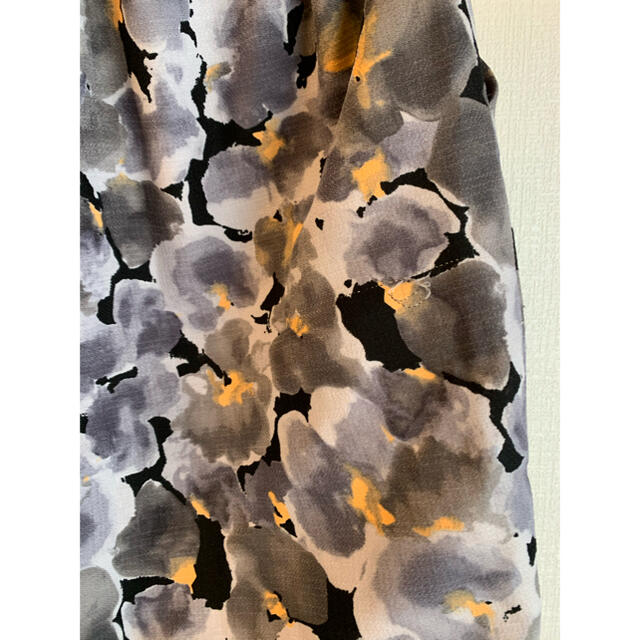 La TOTALITE(ラトータリテ)のラ　トータリテ花柄スカート レディースのスカート(ひざ丈スカート)の商品写真