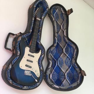 フェンダー(Fender)のhitujisan369さん専用　エレキギター　ケース付き　ミニチュア(ミニチュア)