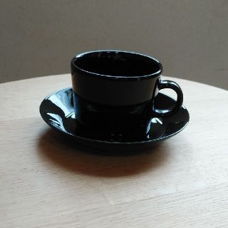 イッタラ(iittala)のイッタラ　ティーマ　コーヒー　カップ＆ソーサー　黒　(食器)