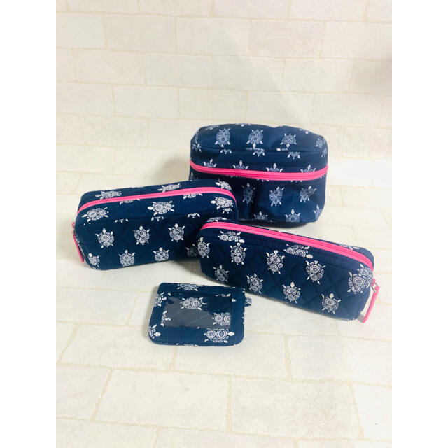 Vera Bradley(ヴェラブラッドリー)の⭐️Vera Bradley 旅行用ポーチ3個セット＋カードケース　タートル柄 レディースのファッション小物(ポーチ)の商品写真