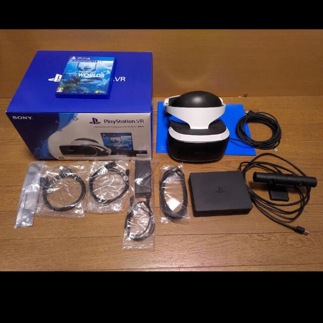 PlayStation VR(プレイステーションヴィーアール)の即日発送します　美品　psvr 本体　カメラ・vrワールド同梱版 エンタメ/ホビーのゲームソフト/ゲーム機本体(家庭用ゲーム機本体)の商品写真