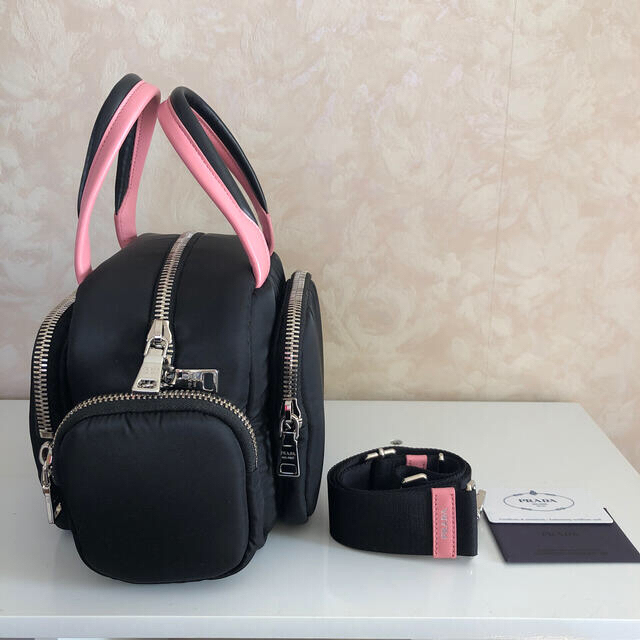 交換無料! PRADA - (値下げ受付ます)PRADAピンク黒レザーハンドル黒