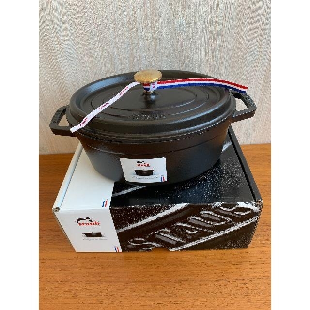 STAUB(ストウブ)の値下済【223】ストウブ ピコ ココット オーバル 23cm black インテリア/住まい/日用品のキッチン/食器(鍋/フライパン)の商品写真