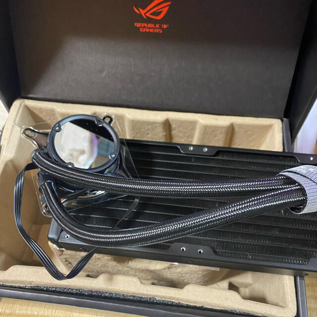 ASUS(エイスース)のASUS ROG STRIX LC240RGB スマホ/家電/カメラのPC/タブレット(PCパーツ)の商品写真