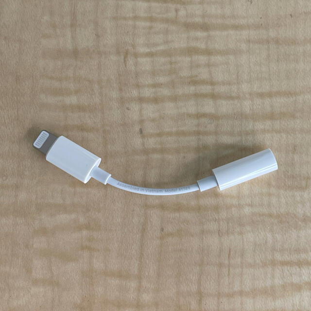 Apple(アップル)のiPhone アダプター スマホ/家電/カメラのスマホアクセサリー(ストラップ/イヤホンジャック)の商品写真