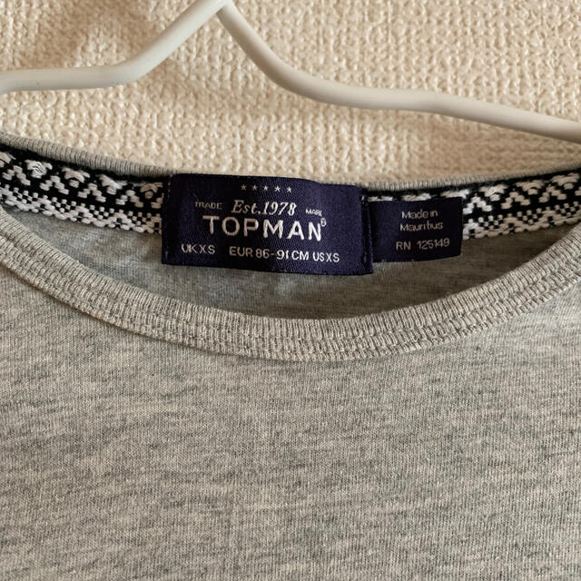 TOPMAN(トップマン)のTOPMAN トップマン　Tシャツ  ポケットグレー　XS　 レディースのトップス(Tシャツ(長袖/七分))の商品写真