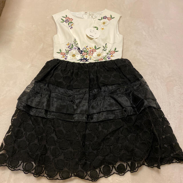 チュールフラワー刺繍ワンピ