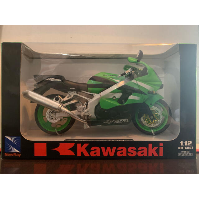 カワサキ(カワサキ)の1/12 カワサキ ZX-9R エンタメ/ホビーのおもちゃ/ぬいぐるみ(模型/プラモデル)の商品写真