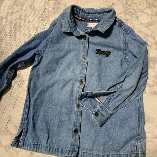 TOMMY HILFIGER(トミーヒルフィガー)のTOMMY HILFIGERデニムシャツ キッズ/ベビー/マタニティのキッズ服男の子用(90cm~)(ブラウス)の商品写真