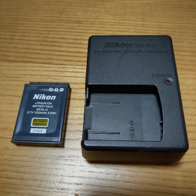 Nikon(ニコン)のNikon カメラ電池 充電器MH-65P スマホ/家電/カメラのスマートフォン/携帯電話(バッテリー/充電器)の商品写真