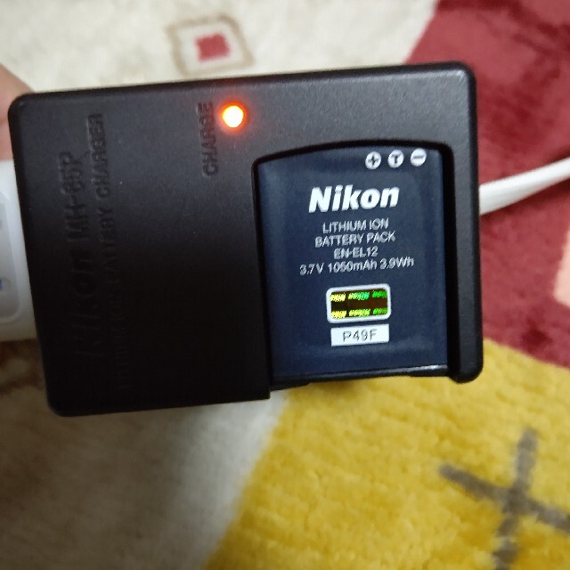 Nikon(ニコン)のNikon カメラ電池 充電器MH-65P スマホ/家電/カメラのスマートフォン/携帯電話(バッテリー/充電器)の商品写真