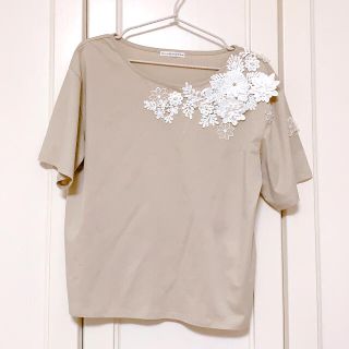 ウィルセレクション(WILLSELECTION)の美品 ♡ アシメフラワーレースTシャツ ♡ WILLSELECTION(Tシャツ(半袖/袖なし))