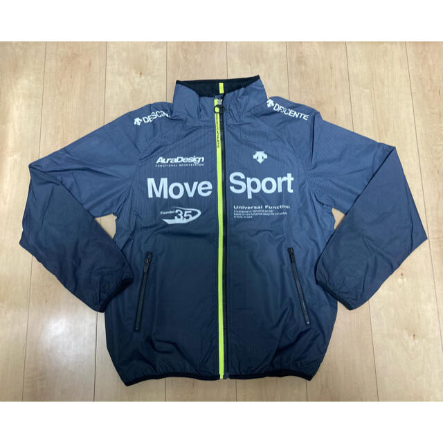 DESCENTE(デサント)のデサント move sport コズミックサーモ ジャケット グレー 新品 スポーツ/アウトドアのランニング(ウェア)の商品写真