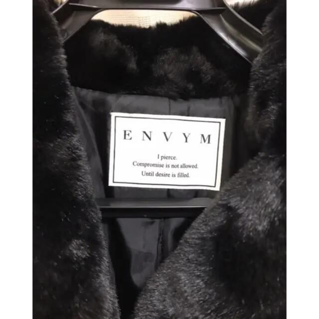 ENVYM(アンビー)のENVYM アウター レディースのジャケット/アウター(毛皮/ファーコート)の商品写真
