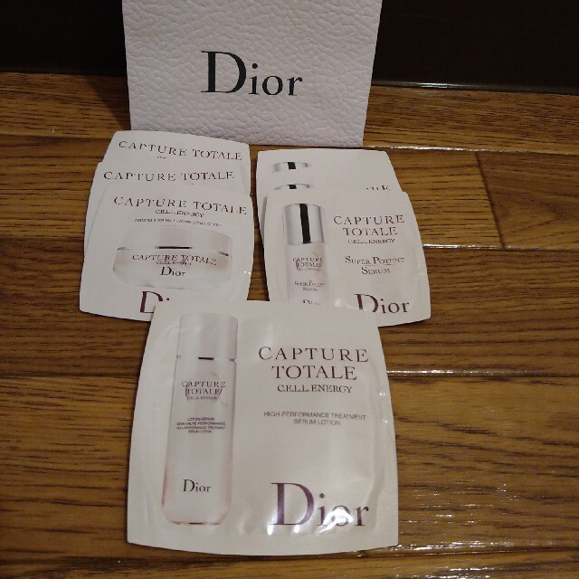 Christian Dior(クリスチャンディオール)のディオール　カプチュールトータル　試供品 コスメ/美容のキット/セット(サンプル/トライアルキット)の商品写真