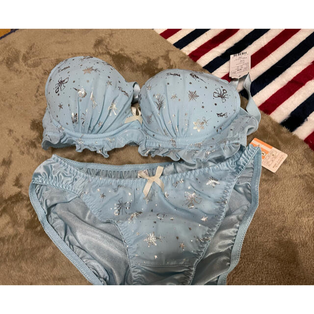 tutuanna(チュチュアンナ)の水色シルバー星柄ブラショーツセット レディースの下着/アンダーウェア(ブラ&ショーツセット)の商品写真