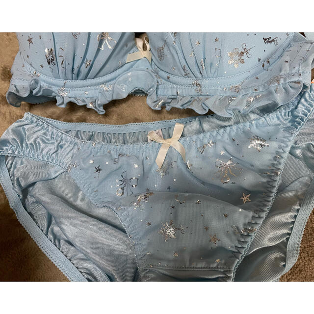 tutuanna(チュチュアンナ)の水色シルバー星柄ブラショーツセット レディースの下着/アンダーウェア(ブラ&ショーツセット)の商品写真