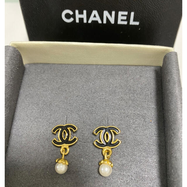 CHANEL(シャネル)のシャネル　ノベルティ　ピアス レディースのアクセサリー(ピアス)の商品写真