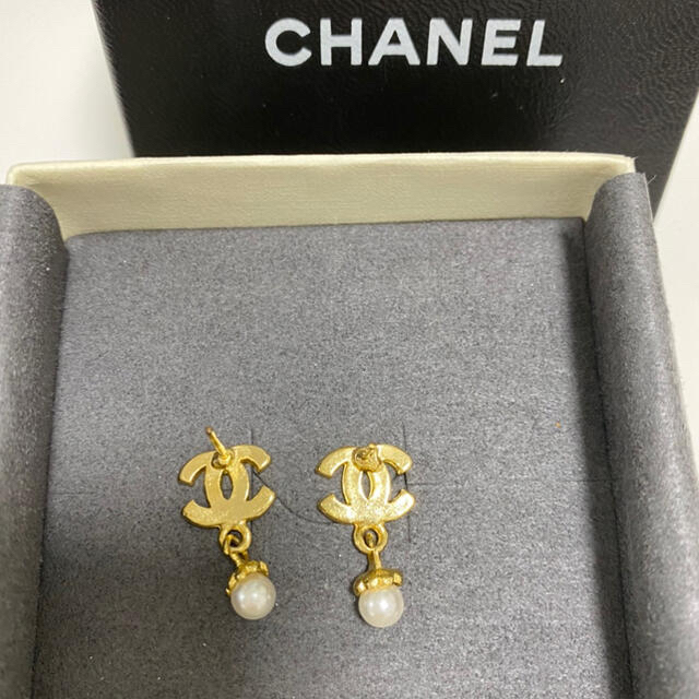 CHANEL(シャネル)のシャネル　ノベルティ　ピアス レディースのアクセサリー(ピアス)の商品写真