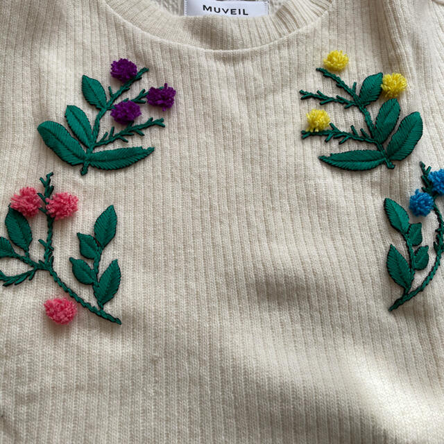MUVEIL WORK - ミュベールお花刺繍白ニットの通販 by くんち's shop