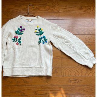 ミュベールワーク(MUVEIL WORK)のミュベールお花刺繍白ニット(ニット/セーター)