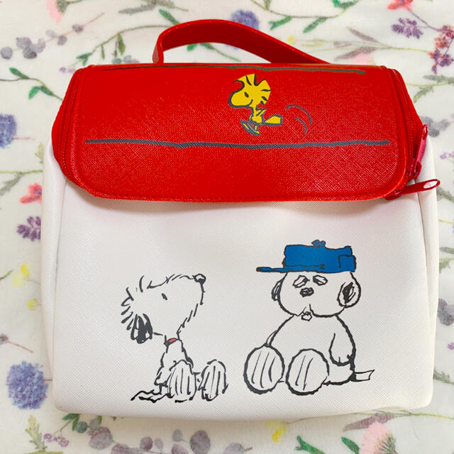 SNOOPY(スヌーピー)の【新品未使用】ローソン限定  スヌーピー♡         ハウス型マルチポーチ レディースのファッション小物(ポーチ)の商品写真