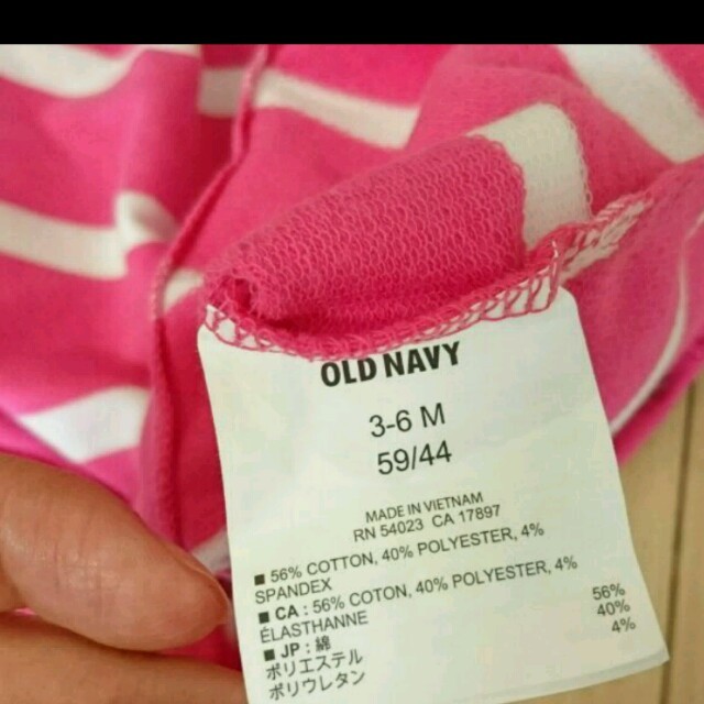 Old Navy(オールドネイビー)のオールドネイビー☆ピンクロンパース キッズ/ベビー/マタニティのベビー服(~85cm)(ロンパース)の商品写真