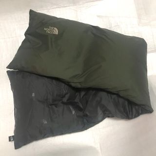 ザノースフェイス(THE NORTH FACE)のthe north face ダウンマフラー　美品　カーキ(マフラー)