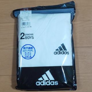 アディダス(adidas)のadidas Vネックシャツ(Tシャツ/カットソー)