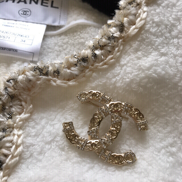 CHANEL(シャネル)のCHANEL♥️最新作♥️激レア♥️ココマーク♥️ブローチ レディースのアクセサリー(ブローチ/コサージュ)の商品写真