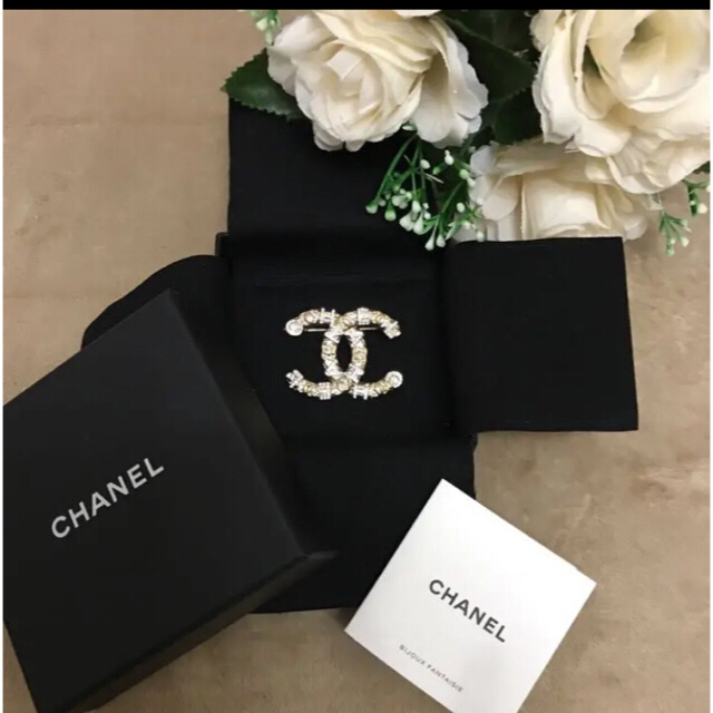 CHANEL(シャネル)のCHANEL♥️最新作♥️激レア♥️ココマーク♥️ブローチ レディースのアクセサリー(ブローチ/コサージュ)の商品写真