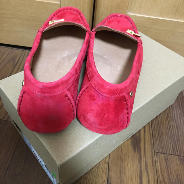 UGG(アグ)の専用　UGG  赤　24.5センチ　美品 レディースの靴/シューズ(スリッポン/モカシン)の商品写真