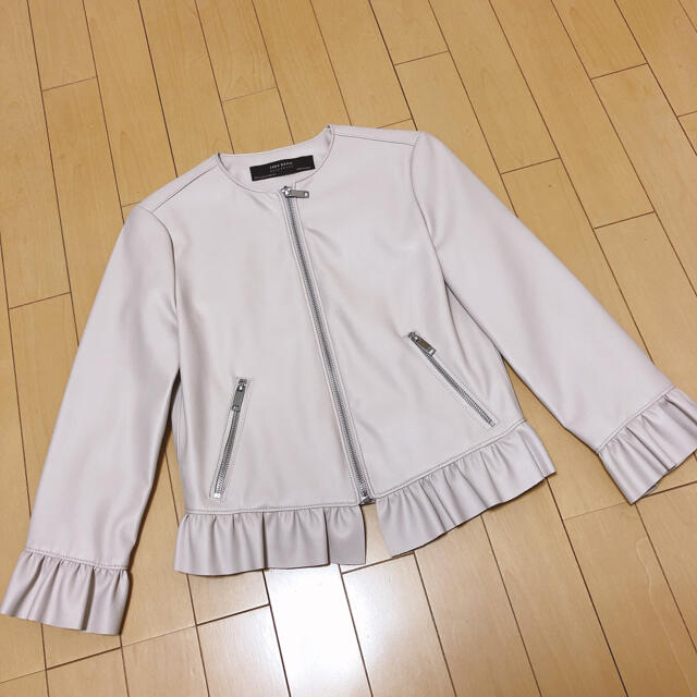 ZARA(ザラ)の2/15まで美品★お値下げ★深田恭子着用★ ZARA フリルジャケット　XS レディースのジャケット/アウター(ノーカラージャケット)の商品写真