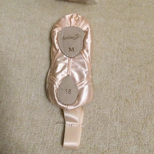 サテン　リボン　　バレエシューズ　M  18センチ　　Sylvia レディースの靴/シューズ(バレエシューズ)の商品写真