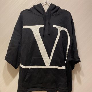 ヴァレンティノ(VALENTINO)の美品　バレンチノロゴパーカー(パーカー)