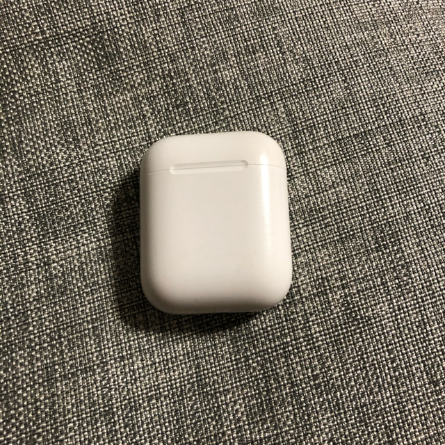 Apple(アップル)のApple Airpods 第一世代 アップル エアーポッズ 1 正規品 スマホ/家電/カメラのオーディオ機器(ヘッドフォン/イヤフォン)の商品写真