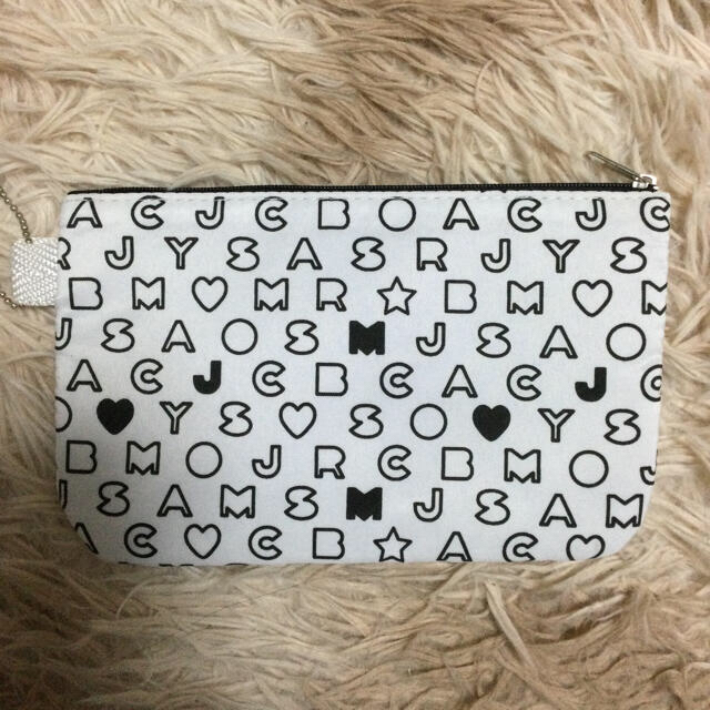 MARC BY MARC JACOBS(マークバイマークジェイコブス)の【未使用品】 マークバイマークジェイコブス  ポーチ クッションポーチ レディースのファッション小物(ポーチ)の商品写真