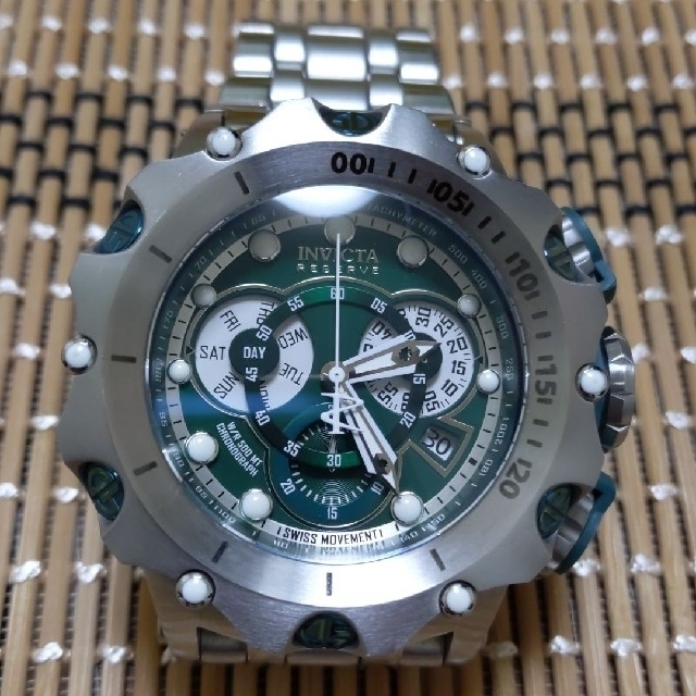 インビクタ仕様美品【INVICTA】インビクタ  ヴェノム  ハイブリッドクロノグラフ腕時計