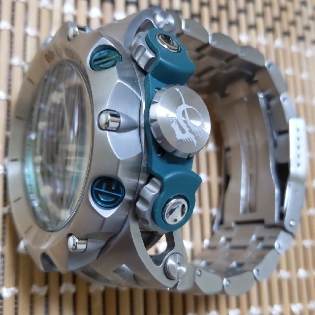 美品【INVICTA】インビクタ ヴェノム ハイブリッドクロノグラフ腕時計