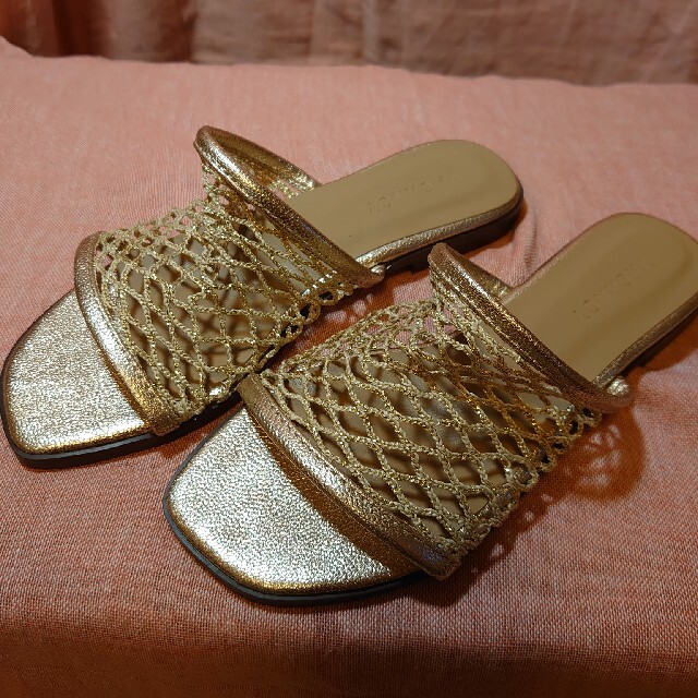 【VACANCY】ラメメッシュフラットサンダル S ゴールド レディースの靴/シューズ(サンダル)の商品写真
