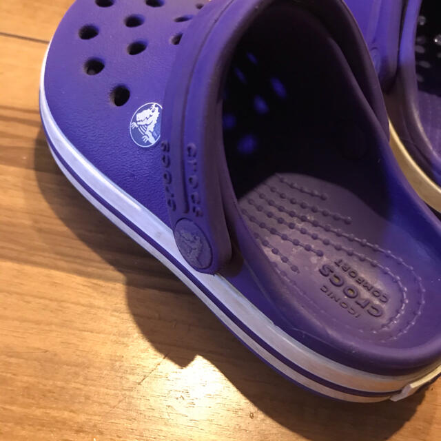 crocs(クロックス)のクロックス　キッズサンダル　紫　14cm キッズ/ベビー/マタニティのベビー靴/シューズ(~14cm)(サンダル)の商品写真